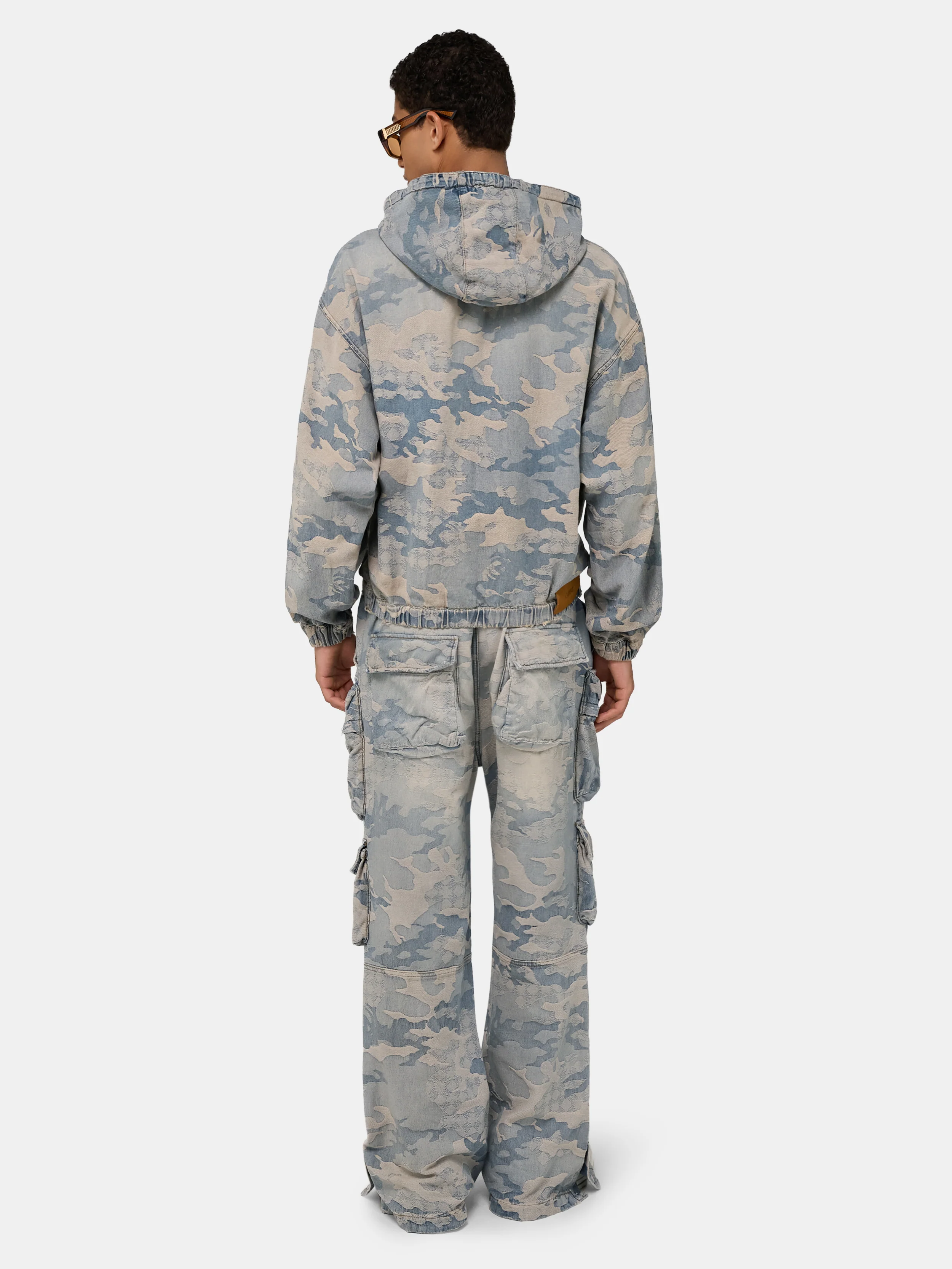 CAMO JACQUARD BAGGY CARGO JEAN - Camo Indigo - Image 4